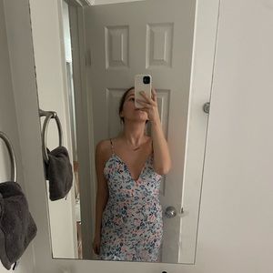 Lovers and friends gown with a hi-lo slit #neverworn #loversandfriends #floral